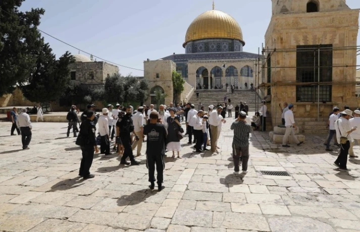 فلسطين: عشرات المستوطنين الصهاينة يقتحمون المسجد الأقصى المبارك