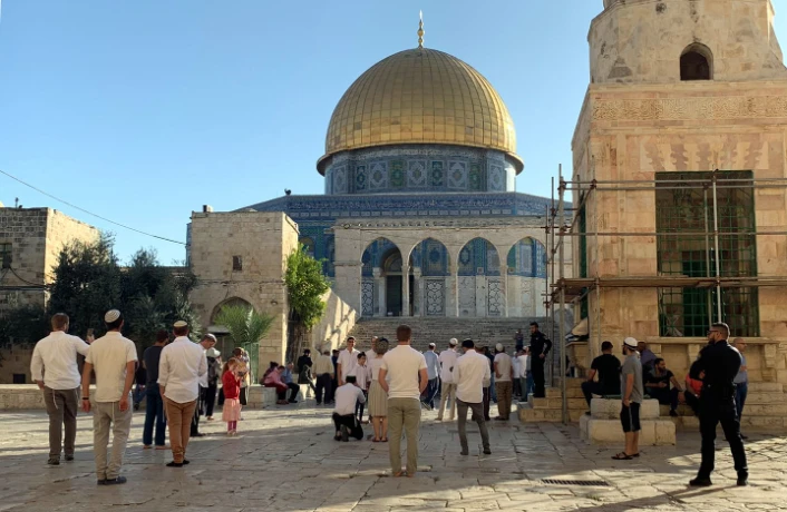 فلسطين: عشرات المستوطنين الصهاينة يقتحمون المسجد الأقصى المبارك