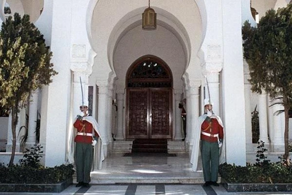 المديرية العامة للاتصال برئاسة الجمهورية تفند خبر رفع احتكار   "نفطال" لاستيراد زيوت المحركات