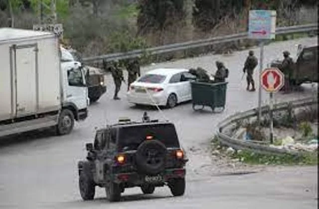 قوات الاحتلال تقتحم عدة مدن وقرى في الضفة الغربية وتعتقل 15 فلسطينيا