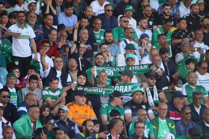 إدارة الجمعية تلعب ورقة التحفيزات المالية  للإطاحة برائد القبة : تعبئة جماهيرية واسعة بوهران قبل موعد الحسم