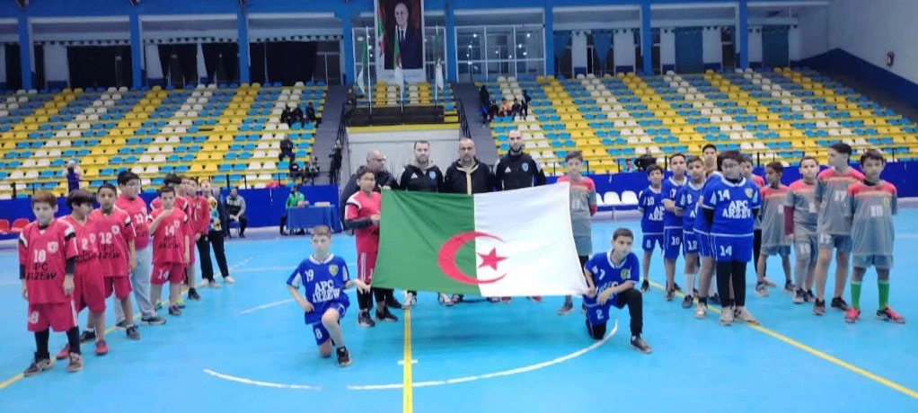 دورة “يوم الشهيد” في كرة اليد  تختتم بوهران : مباراة ودية بين الحمراوة  وترجي  ارزيو تصنع الحدث