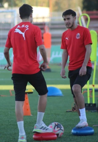 الخرجة المقبلة الى ورقلة تحدد مصير أولمبي الشلف  في البطولة : بلعيد يحفز لاعبيه قبل مواجهة  الرويسات