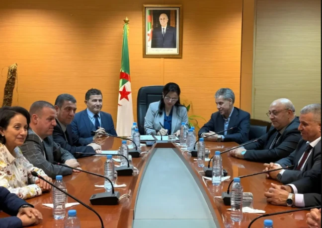 وزيرة التجارة الداخلية تشرف على تنصيب رئيس ديوان جديد للوزارة