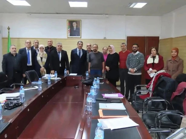 وزير الصحة يلتقي بأعضاء النقابة الوطنية للممارسين الأخصائيين في الصحة العمومية