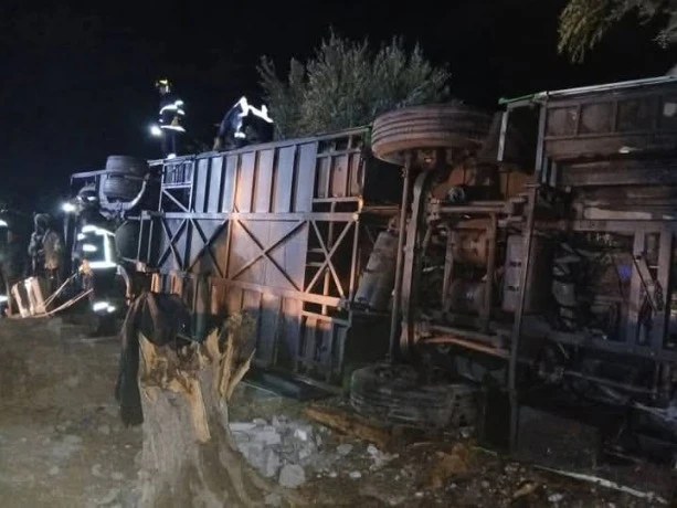 غليزان :16  جريحا  في انحراف حافلة لنقل المسافرين