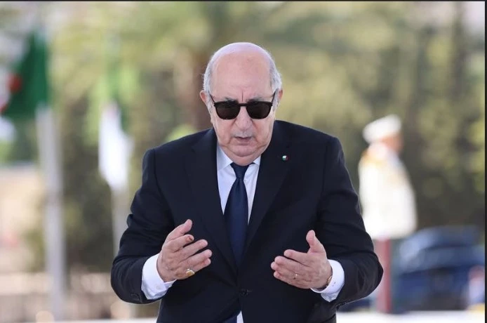 رئيس الجمهورية يعزي أسر ضحايا الحرائق التي شهدتها بعض الولايات في وسط وشرق البلاد ويعلن حدادا وطنيا لمدة 3 أيام ابتداء من اليوم  مع إلغاء كل مظاهر الاحتفالات والمنافسات الرياضية الوطنية