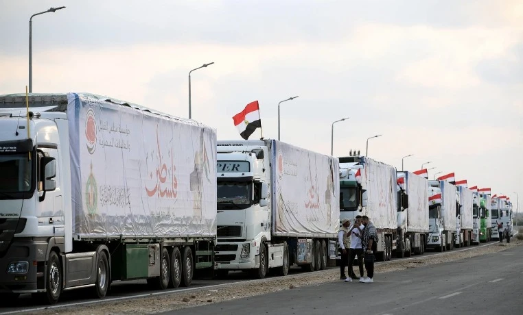 غزة : بدء دخول شاحنات المساعدات إلى القطاع عبر معبر رفح