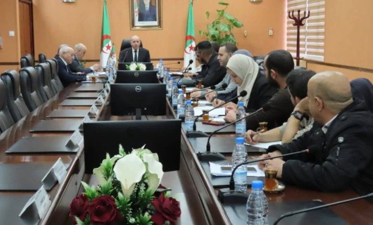 سايحي يجتمع بالنقابة الوطنية لمستخدمي التخدير والإنعاش