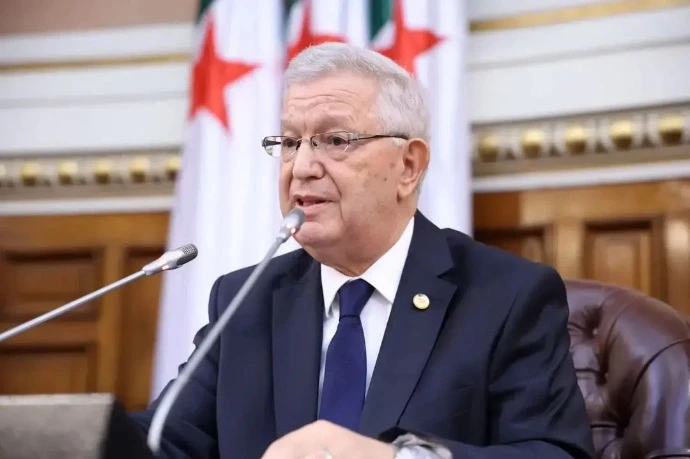 ناصري يهنئ يونس عياشي بعد تتويجه بطلا للعالم في الوثب العالي