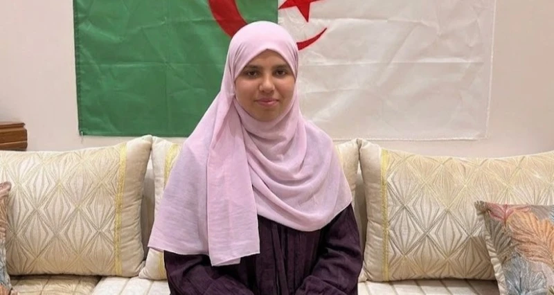التلميذة قية إخلاص من الوادي الأولى وطنيا بمعدل 80ر19 في شهادة  التعليم المتوسط