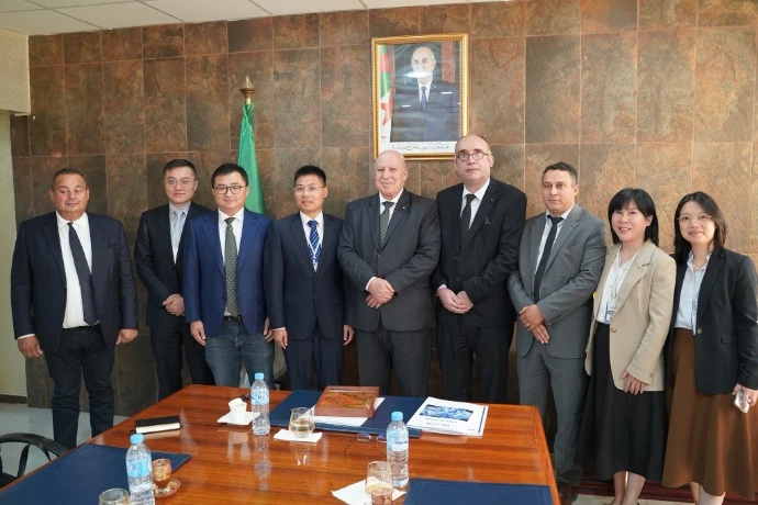 بحث سبل تجسيد شراكة جزائرية-صينية في صناعة المعدات