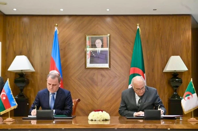 عطاف يستقبل نظيره الأذربيجاني