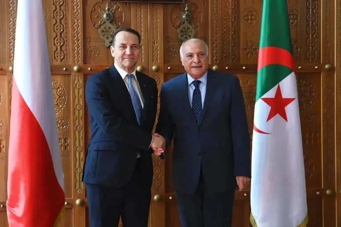 عطاف يستقبل نظيره البولندي