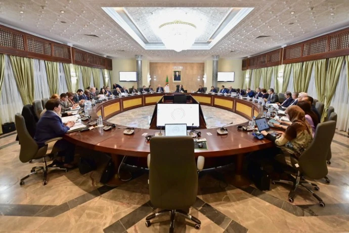 سيفي غريب يترأس اجتماعا للحكومة