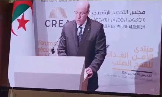 الوزير الأول يدعو الفلاحين للتكتل في تعاونيات ويعلن عن تدشين البنك الوطني للجينات قبل جوان المقبل