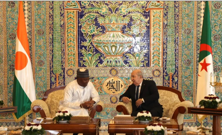 رئيس الجمهورية يجري محادثات على انفراد مع رئيس جمهورية النيجر