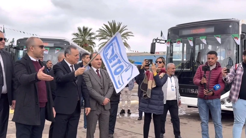 والي وهران يعطي إشارة انطلاق دخول 50 حافلة حيز الخدمة