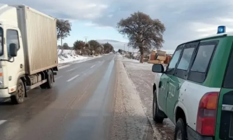 هبوب رياح قوية بعدة ولايات: قيادة الدرك الوطني تدعو السواق ومستعملي الطريق  الى توخي أقصى درجات الحيطة والحذر