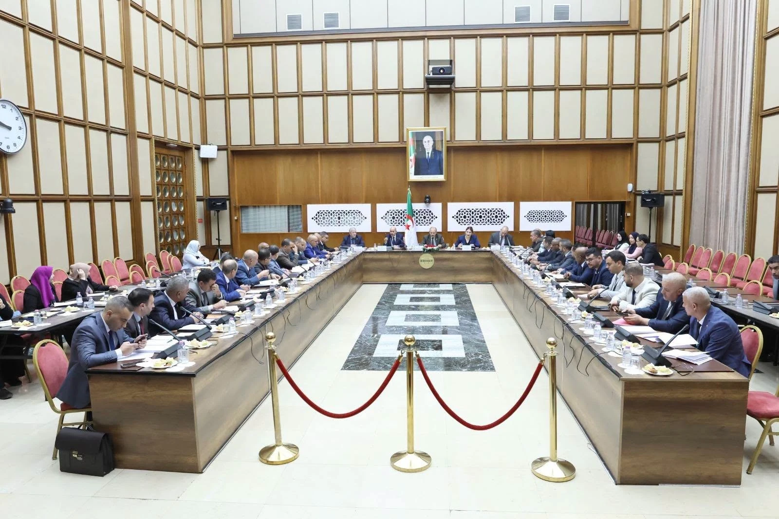 وزير الصناعة يعرض ميزانية القطاع لسنة 2027 أمام لجنة المالية
