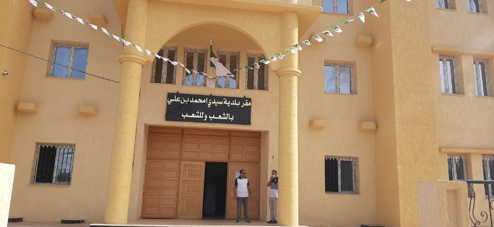 بلدية سيدي أمحمد بن علي :   تخصيص  2900 محفظة مدرسية لتلاميذ الطور الابتدائي.