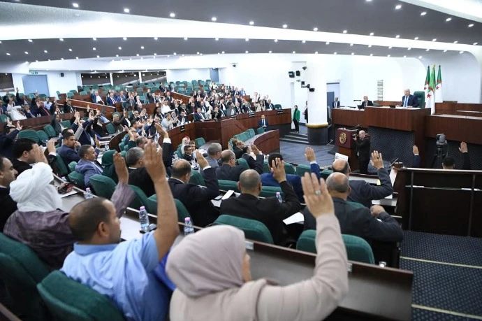 نواب المجلس الشعبي الوطني يصادقون على مشروع القانون المتضمن تمديد عطلة الأمومة