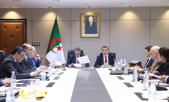 مشروع انشاء شركة وطنية للنقل الداخلي للمسافرين محور اجتماع تنسيقي بين وزيري النقل والطاقة