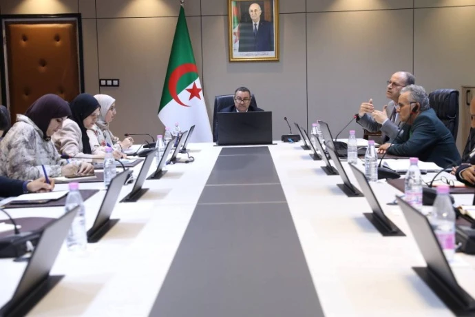 وزير النقل يترأس اجتماعًا حول استراتيجية تسيير وتطوير الموانئ الوطنية