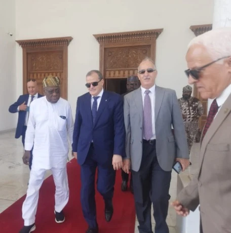 السيد رزيق يستقبل رئيس المجلس الاستشاري لمعرض التجارة الافريقية
