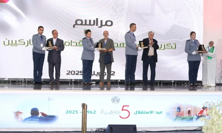 الجمارك الجزائرية تحتفي بعيد الاستقلال  :  تقليد رتب وتكريم مجاهدين و مجاهدات من قدامى الجهاز