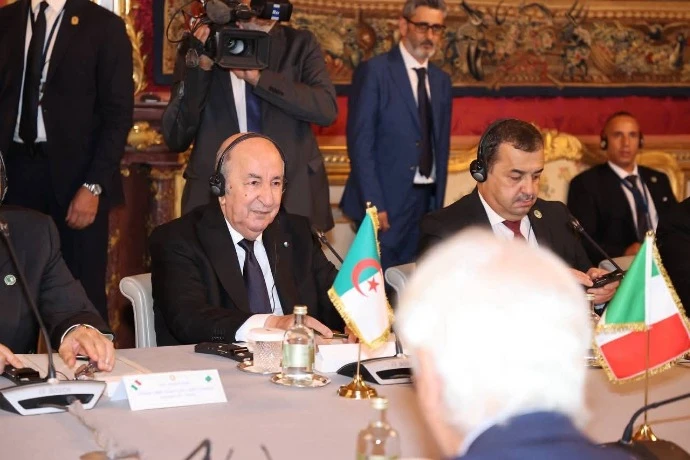 المحادثات بين رئيس الجمهورية ونظيره الإيطالي بروما تتوسع إلى أعضاء وفدي  البلدين
