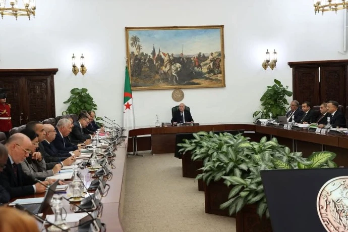 مجلس الوزراء رفع الحد الأدنى المضمون للأجر إلى 24 ألف دج ابتداء من جانفي 2026