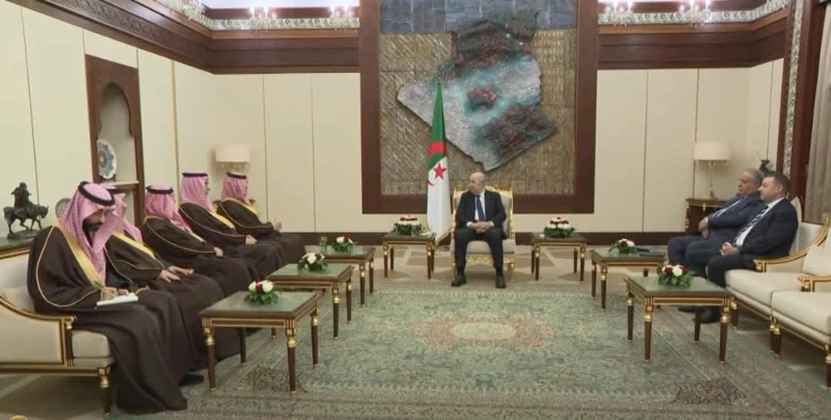 رئيس الجمهورية يعقد جلسة موسعة مع صاحب السمو الملكي الأمير عبد العزيز بن سعود بن نايف بن عبد العزيز آل سعود