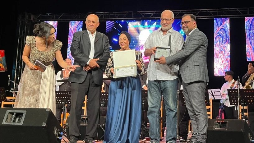 اختتام مهرجان الموسيقى والأغنية الوهرانية  ..	تتويج محمد عامر وغوماري أنس وسمير شيخيب بالمراكز الأولى.