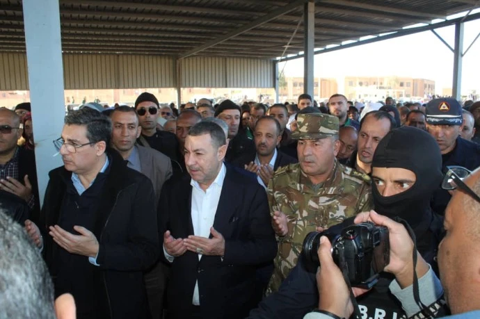 في حضور  الوفد الوزاري ...تشجيع   جنازة ضحايا  الحادث إلى متواهم الأخير  بمقبرة بشار الجديدة