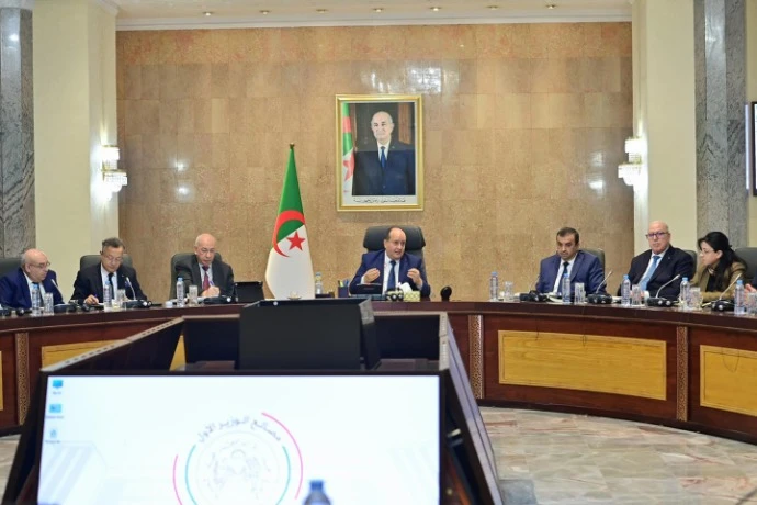 الوزير الأول يشرف على مراسم تنصيب فوج العمل المكلف بإنشاء الشبكة الوطنية  للاعتماد والمطابقة والمصادقة