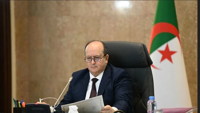 الوزير الأول يترأس إجتماعا للحكومة