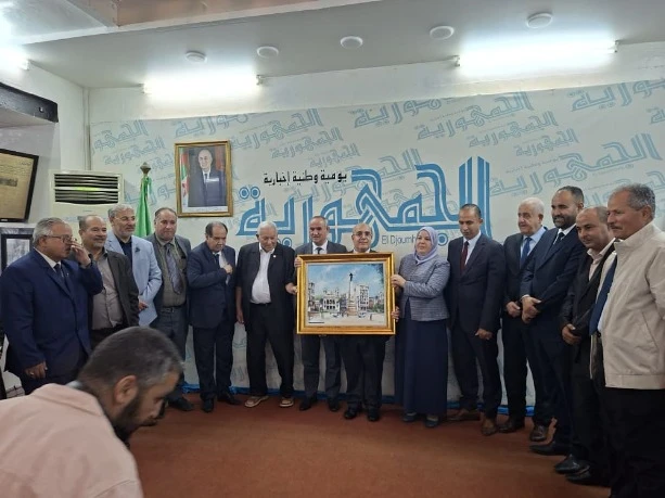 الجهورية تكرم بالتنسيق مع جمعية التربية البيئية والتنمية المستدامة الشاعر  إبراهيم قار علي تقديرا لمؤلفه الأخير  "ألفية الجزائر"