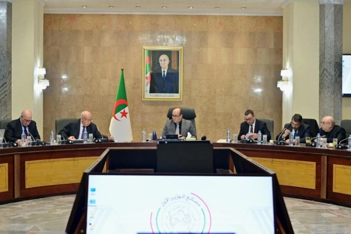 الوزير الأول يترأس اجتماعا للمجلس الأعلى لضبط الواردات