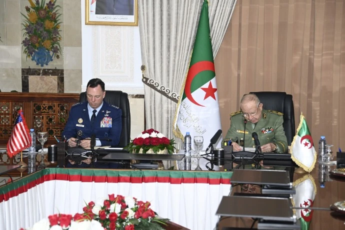 الفريق أول شنقريحة يستقبل قائد القيادة الأمريكية لإفريقيا "أفريكوم"