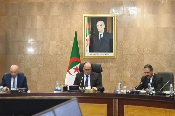 اجتماع الحكومة: عرض و دراسة مشاريع تتعلق بعدة قطاعات