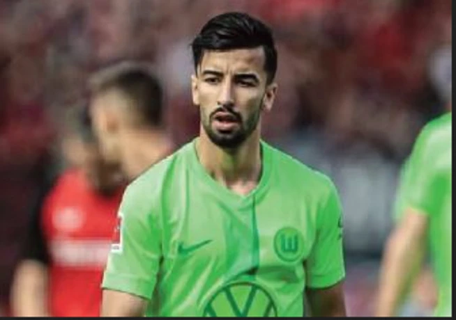 مدرب فولفسبورغ يشيد مجددا باللاعب الجزائري عمورة