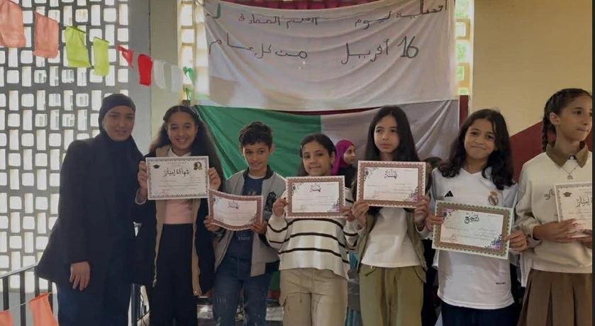 متوسطة المحامي تيفني تحتفي بيوم العلم :  عروض مسرحية هادفة جمعت بين البعد التربوي والترفيهي