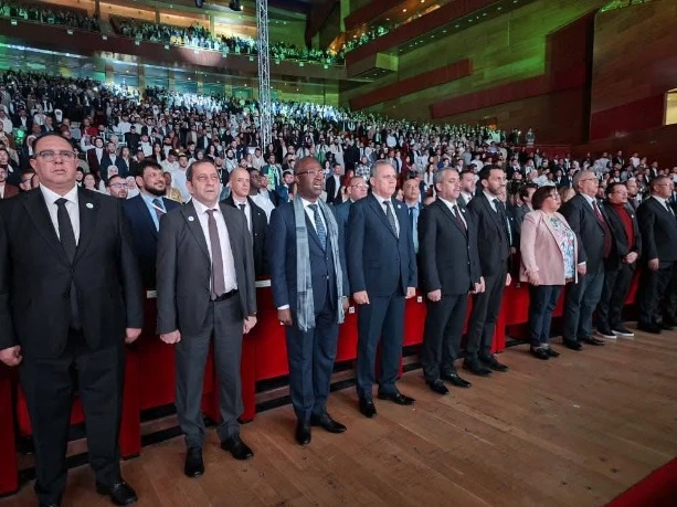 وهران: حيداوي يشرف على افتتاح فعاليات الملتقى الوطني الأول لبرنامج تأهيل  القادة الشباب