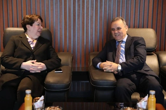 في إطار التحضيرات لدخول الخط المنجمي غار جبيلات حيّز الاستغلال...والي وهران يستقبل كاتبة الدولة لدى  وزير الطاقة