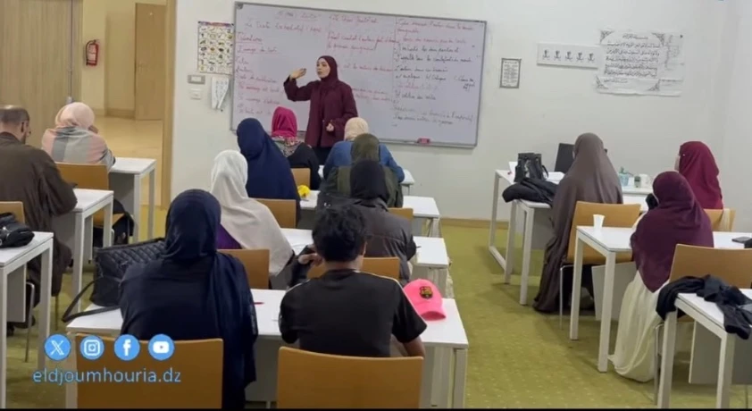 الجامع القطب عبد الحميد بن باديس  يخصص أقساما  لدعم تلاميذ الاقسام النهائية :  تأطير متواصل لضمان التفوّق
