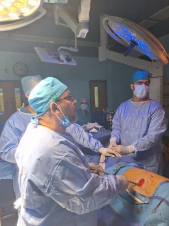 مستشفى اول نوفمبر يجري اول عملية وطنيا :  استئصال فص رئوي بتقنية VATS  عبر مدخل واحد  لفتاة من تلمسان