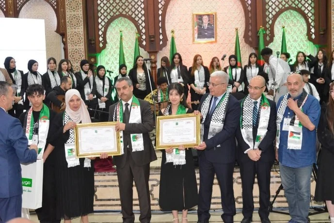 المسابقة الوطنيّة لأحسن الأعمال المدرسية...... المرتبة الأولى في مجال الرسم للتّلميذة "جبوري عبلة إيناس" من وهران