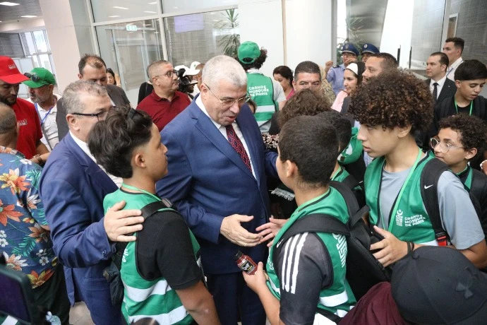الوالي سمير شيباني يستقبل أبناء الجالية الجزائرية بمطار أحمد بن بلة ......مخيمات وزيارات إلى المواقع التاريخية ضمن البرنامج السياحي