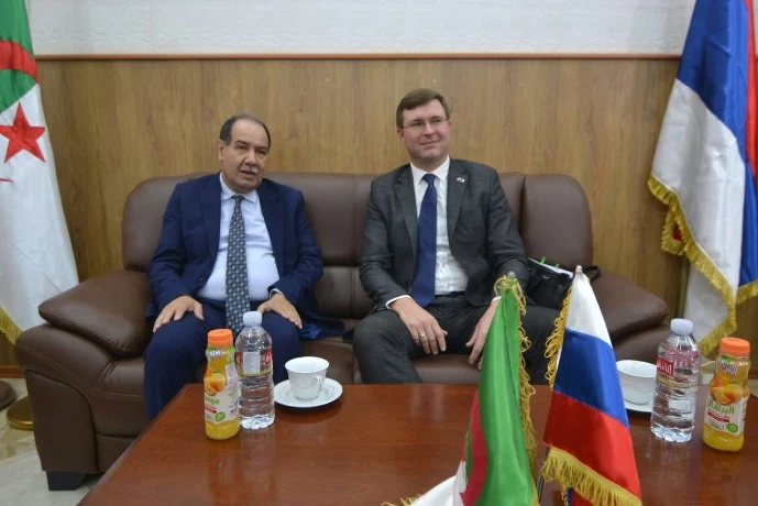 جامعة وهران 2 تعلن عن مشروع تعاون أكاديمي جديد...ترجمة الرواية الجزاىرية الى اللغة الروسية